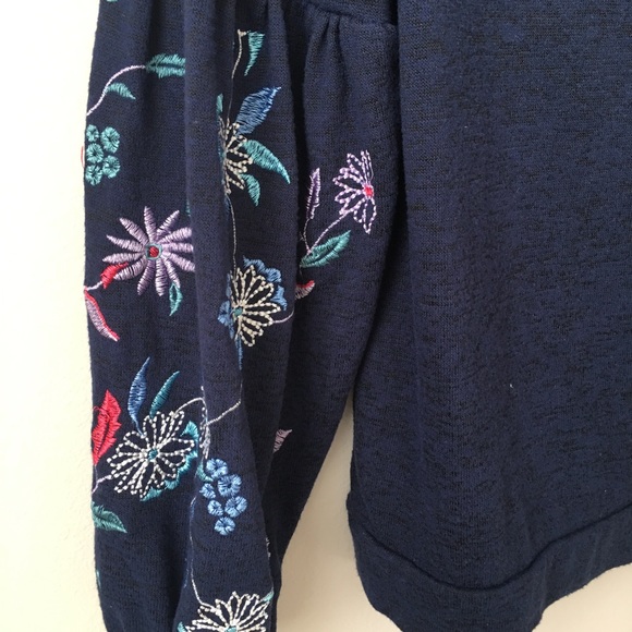 sweater - Picture 6 of 7